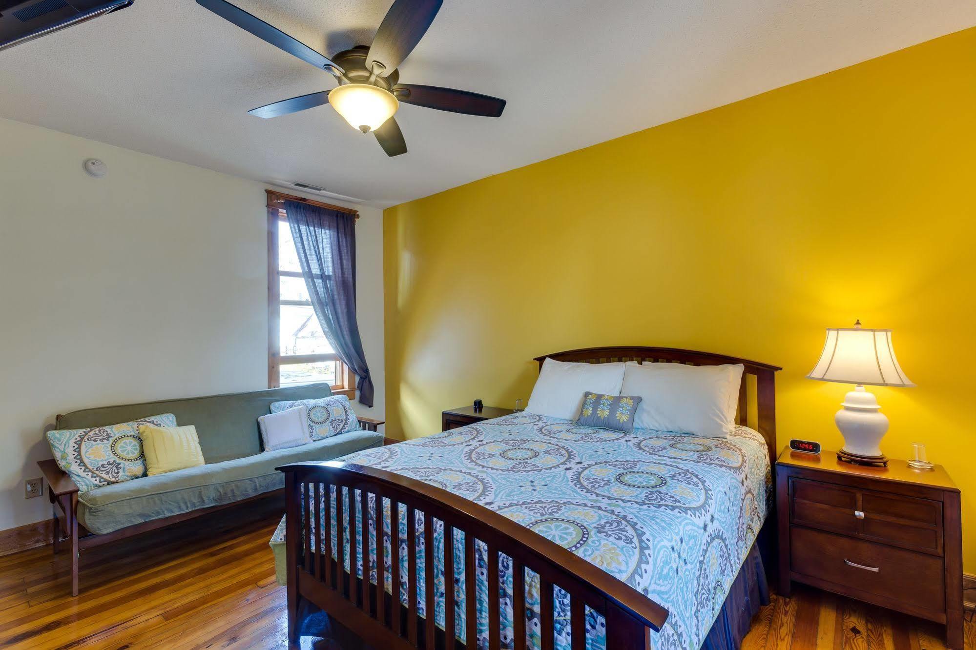 Persimmon Inn Bloomington Dış mekan fotoğraf