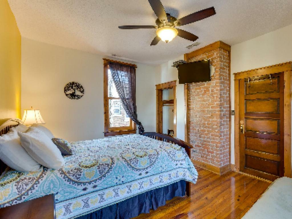 Persimmon Inn Bloomington Dış mekan fotoğraf